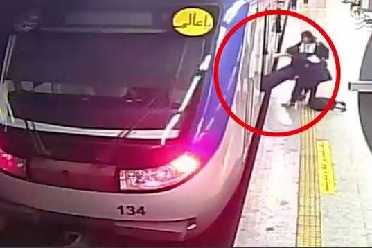 وبسایت ههنگاو: دختر آسیبدیده در مترو، «آرمیتا گراوند» ۱۶ساله و کرمانشاهی است