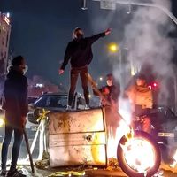 ضحاک را شکست خواهیم داد؛ ما فرزندان کاوهایم