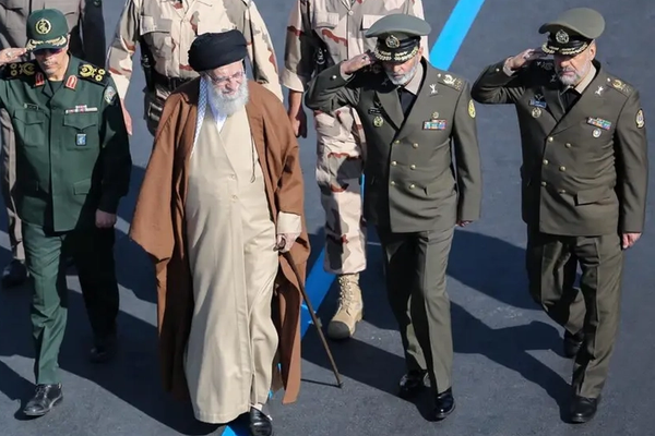 روزنامه تلگراف: مقامها و نیروهای امنیتی ایران از ترس جاسوسی به جان هم افتادهاند