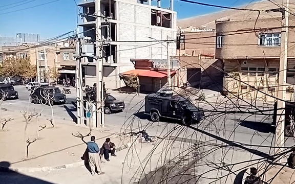 حضور گسترده نیروهای نظامی و پرواز بالگردها بر فراز مهاباد