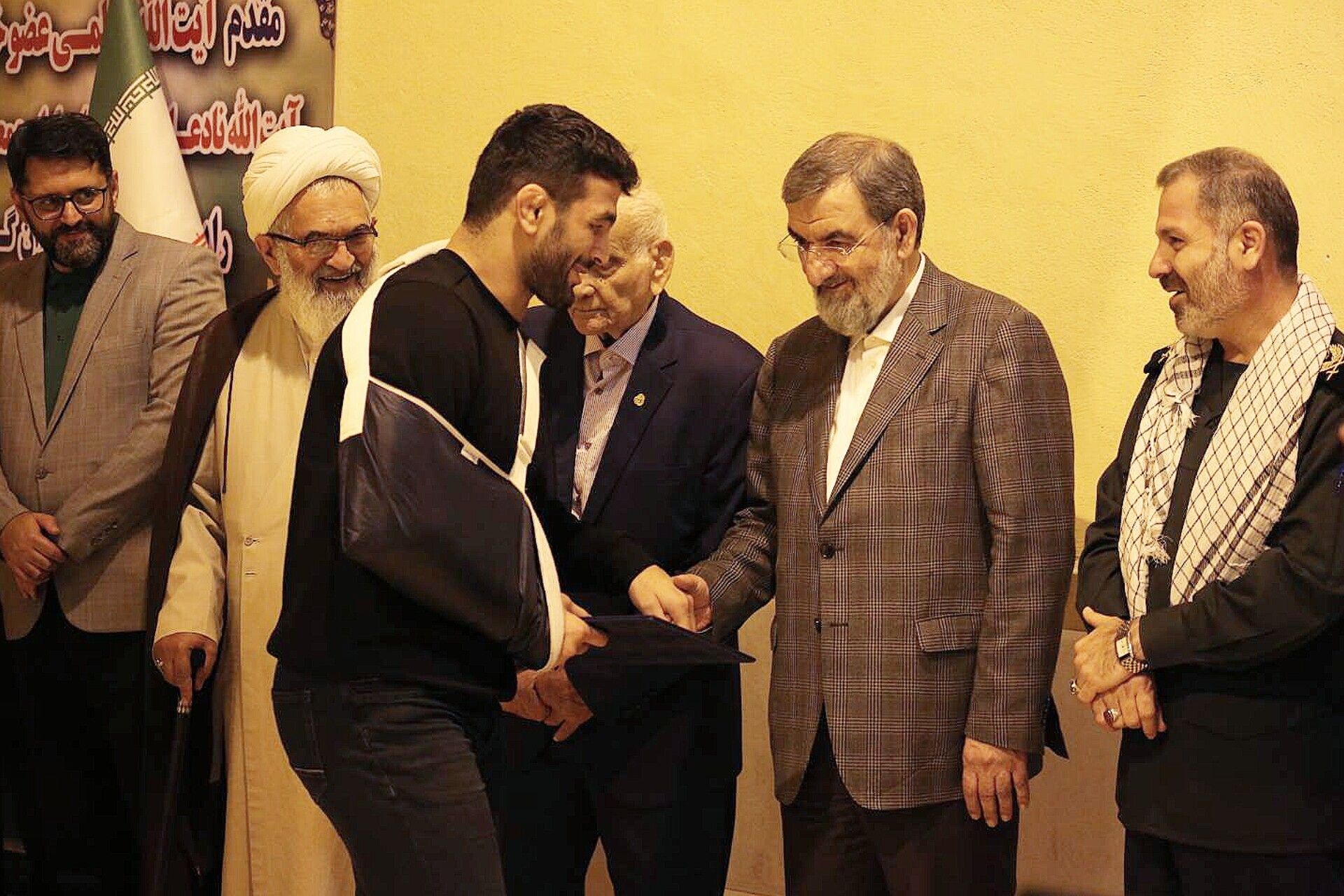 محسن رضایی: سلام نظامی کشتی‌گیران ما پیامی به دشمنان است