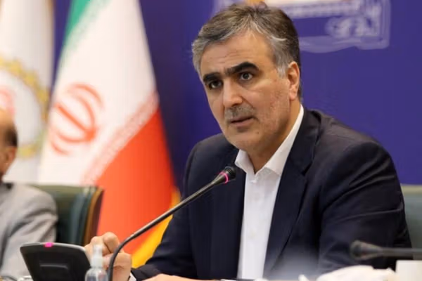 وسط أزمة اقتصادية حادة.. أنباء متضاربة بشأن مصير محافظ البنك المركزي الإيراني