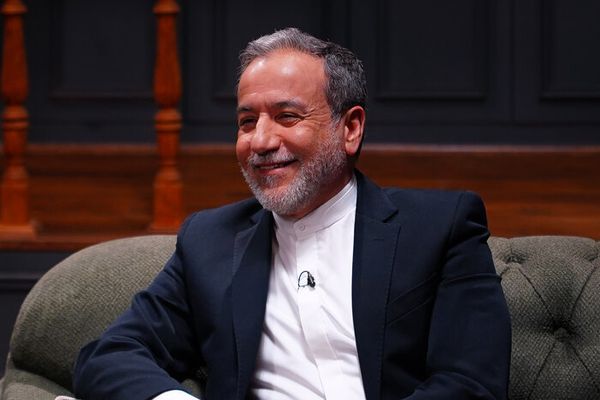 عباس عراقچی: در سفارتمان در فنلاند شربت زعفران بهعنوان «ضدافسردگی» به مردم میدادیم