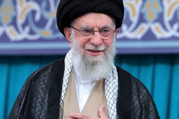 خامنئي يصف ترديد أنصاره شعار "الموت لأميركا" بـ"التشخيص الصحيح"