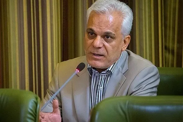 فرمانده پیشین انتظامی تهران: وضع از بیحجابی گذشته و با لباس زیر میآیند میوه میخرند