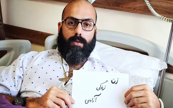 خالد پیرزاده، زندانی سیاسی، از زندان اوین به بیمارستان منتقل شده است