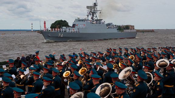 دو ناو متعلق به جمهوری اسلامی در مراسم رژه دریایی روسیه شرکت کردند