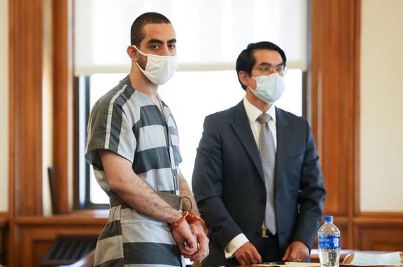 ضارب سلمان رشدی در دادگاه درباره اتهامهای خود ادعای بیگناهی کرد