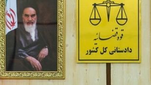 النيابة العامة في إيران تحذر النشطاء من "تخويف" المواطنين بعد أحداث سوريا