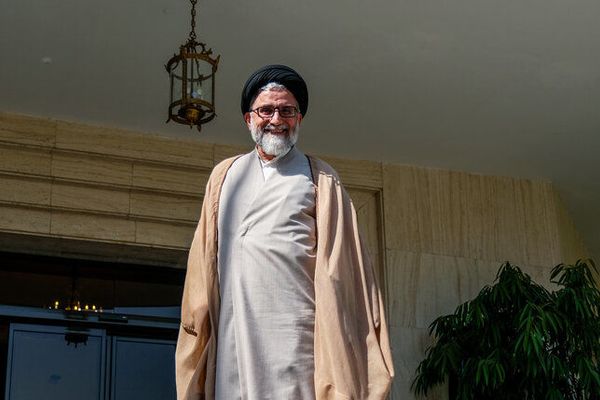 واگذاری گسترده زمین و امکانات دولتی برای افزایش تعداد پایگاههای وزارت اطلاعات