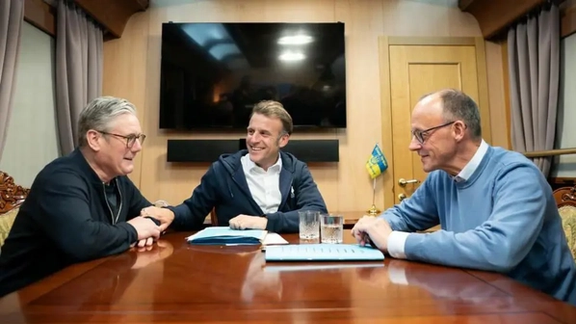 رهبران سه کشور اروپایی بر بازگشت تحریمها علیه تهران در صورت عدم همکاری توافق کردند