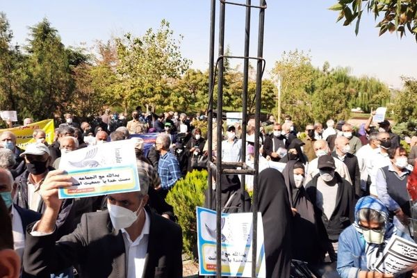 متقاعدو شركة طيران "هما" الإيرانية يتجمعون احتجاجاً على تدني رواتبهم