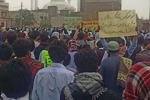 غضب واحتجاج أهالي زاهدان في الجمعة 36.. دعوات إلى الوحدة من أجل الحرية