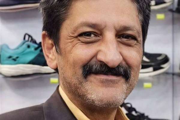 فروشنده لوازم ورزشی که هنگام کمک به معترضان گلوله خورد