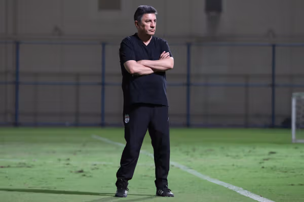 یک روز پیش از مراسم قرعهکشی جام جهانی، امیر قلعهنویی به آمریکا میرود