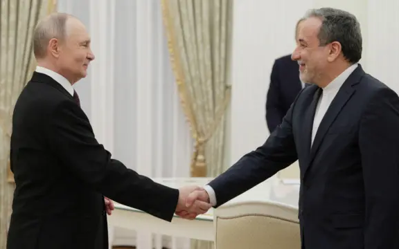 عباس عراقچی در دیدار با ولادیمیر پوتین: روسیه در سمت درست تاریخ قرار دارد