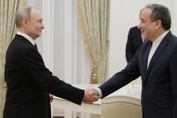 بوتين لعراقجي:انقل تحياتي إلى المرشد خامنئي.. سنقف مع الشعب الإيراني