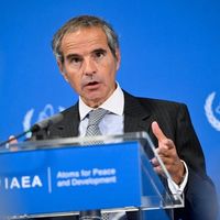 إيران ترفض الضغوط وتهاجم صمت الوكالة.. وغروسي: نتعاون مع طهران لتنفيذ "الضمانات النووية"