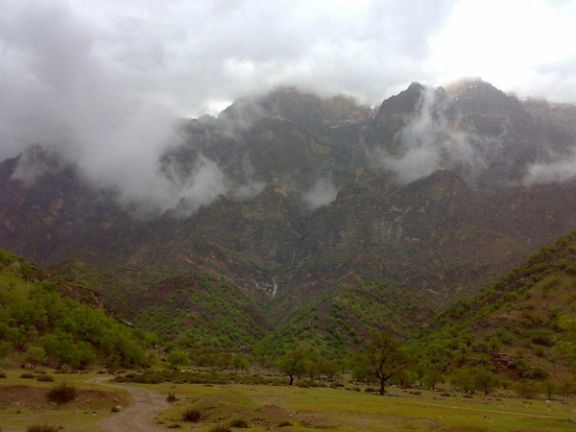 هلال احمر چهارمحال و بختیاری: چهار نفر به دلیل ریزش کوه در کوههای شهرستان کیار جان باختند