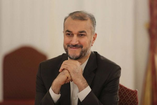 وزير الخارجية الإيراني في محادثة مع نظيره الإماراتي: مستعدون للتوصل لاتفاق نووي جيد