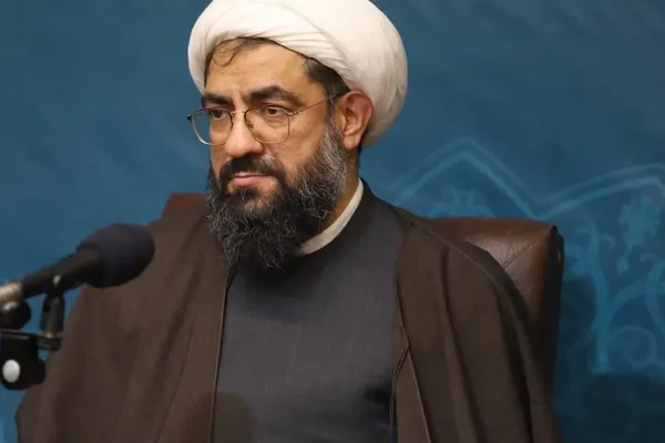 عضو مجلس خبرگان: جوانان برای جواب سوالاتشان به مراکز قم مراجعه کنند نه فضای مجازی