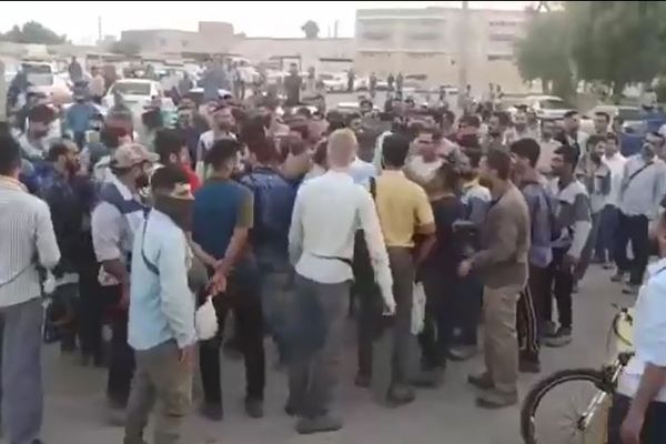 إضراب واحتجاج عمال "مصفاة عبادان" تضامنًا مع انتفاضة الإيرانيين على مستوى البلاد