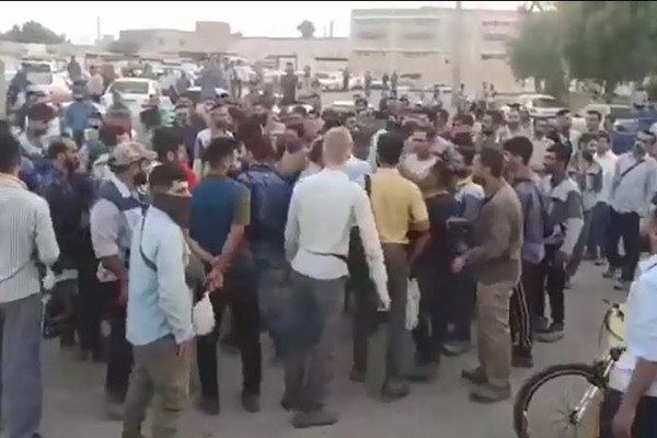 إضراب واحتجاج عمال "مصفاة عبادان" تضامنًا مع انتفاضة الإيرانيين على مستوى البلاد