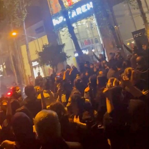 مظاهرات ومصادمات وقتلى وجرحى وإغلاق طرق.. حصيلة يوم جديد في انتفاضة الإيرانيين