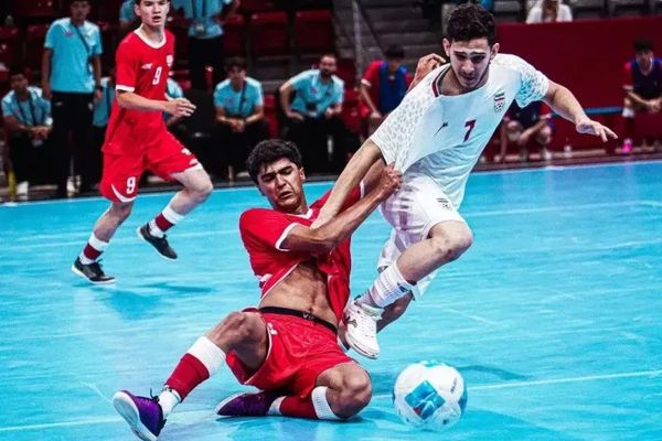 حضور بازیکنان غیر ایرانی در مسابقات فوتبال و فوتسال قم ممنوع شد