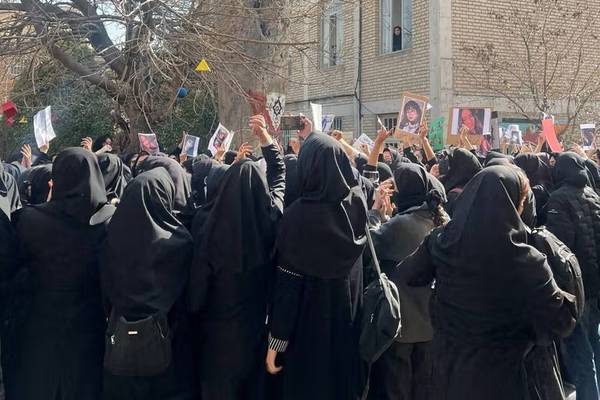 احتجاجات طلاب الجامعات تتصاعد في مختلف أنحاء إيران لليوم الثالث على التوالي