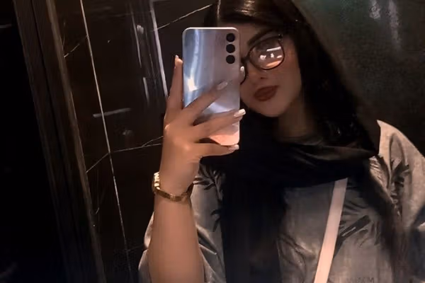 بیبی زهرا موسوی، زندانی سیاسی، به بند عمومی زندان وکیلآباد مشهد منتقل شد