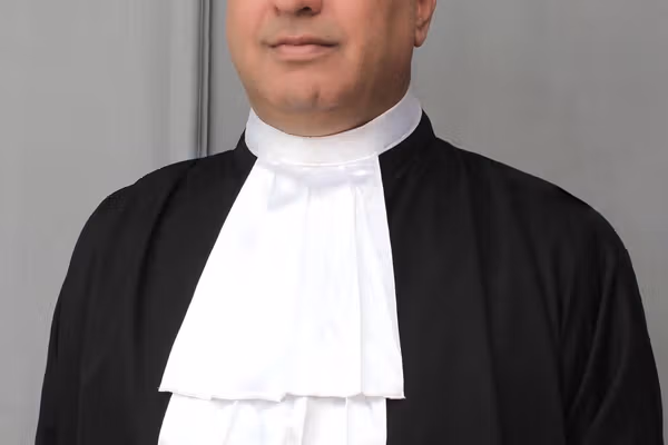 معاون امنیتی-انتظامی استانداری خراسان رضوی: خسرو علیکردی، وکیل بر اثر سکته قلبی درگذشت