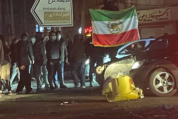 پیام مخاطب به ایران اینترنشنال: اعتراضات با وجود سرکوب هنوز پابرجاست