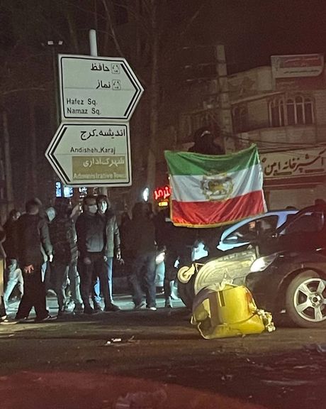 مواطن إيراني لـ "إيران إنترناشيونال": الاحتجاجات مستمرة رغم القمع