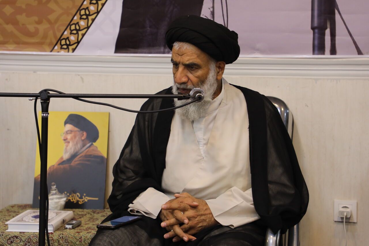 ممثل خامنئي: عدم الالتزام بالحجاب يلوّث المرأة والأسرة والمجتمع 