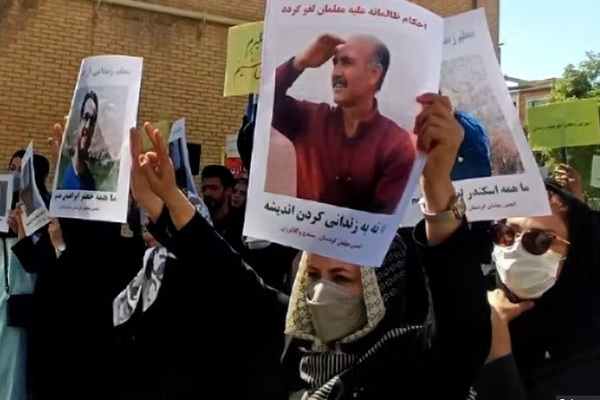 رئيس لجنة التعليم في البرلمان الإيراني: لا أعرف عدد المعلمين المعتقلين