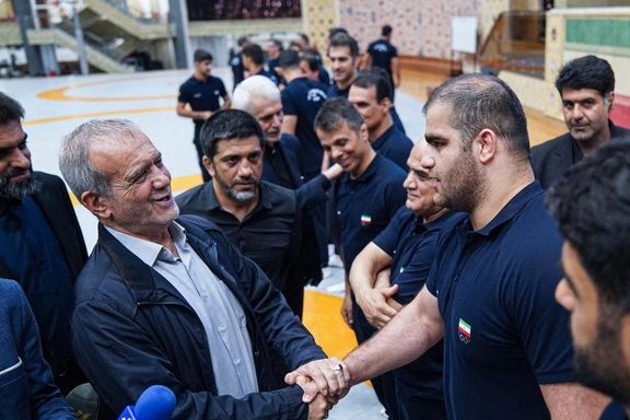 همراهی مسعود پزشکیان و علیرضا دبیر در کمپ تیم کشتی ایران