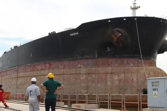 جمهوری اسلامی برای مهار مازاد نفت به سراغ نفتکشهای فرسوده رفت