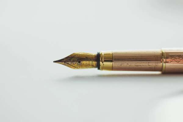 روز جهانی نویسندگان در بند؛ نوشتن جرم نیست