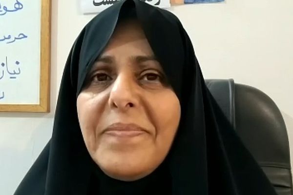 سجينة إيرانية تطالب باستقالة خامنئي عادت للسجن بعد أسبوع فقط من جراحة في القلب