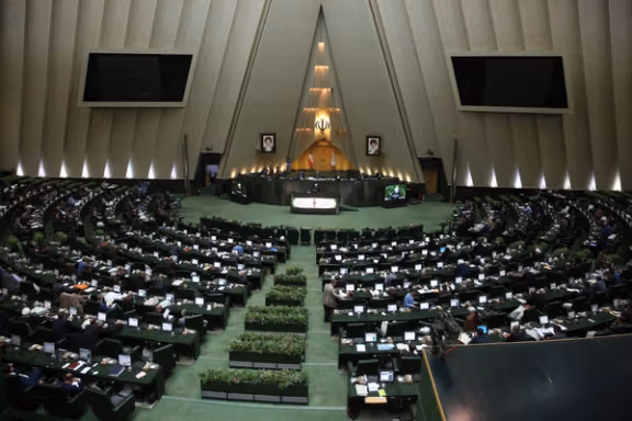 إيران تدرس الانسحاب من معاهدة حظر الانتشار النووي بعد قرار الوكالة الدولية للطاقة الذرية