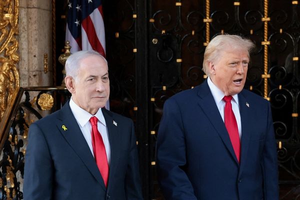 ترامب خلال لقائه نتنياهو: النظام الإيراني يواجه اندلاع الاحتجاجات بإطلاق النار على الناس