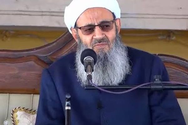 زعيم أهل السنة في إيران: افتحوا السجون أمام الحقوقيين.. وشرطة فرنسا لم تقتل المتظاهرين