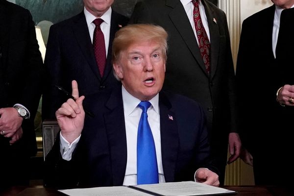 ترامب: "كل شيء ممكن" بشأن احتمال الحرب مع إيران