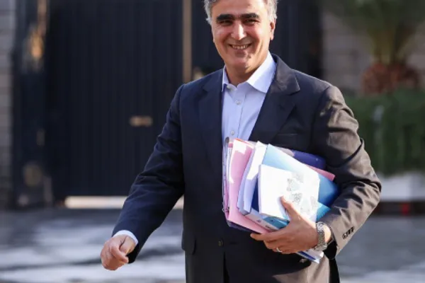 محمدرضا فرزین، رئیس پیشین بانک مرکزی، دستیار ویژه اقتصادی پزشکیان شد