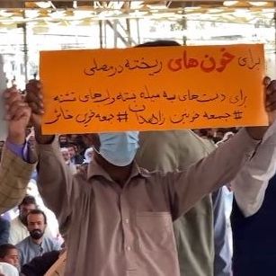 مولوی عبدالحمید: نیروهای مسلح کجا تعلیم دیدند که معترضان را با گلوله جنگی میزنند؟