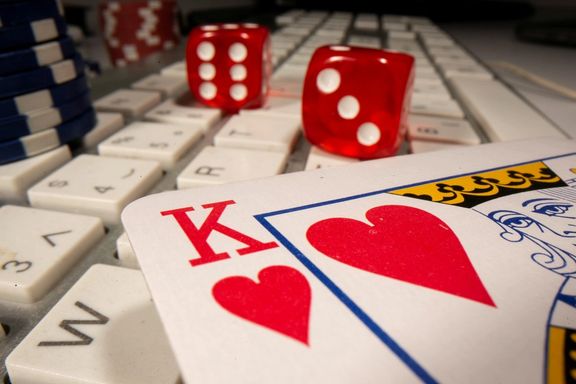 A playing card and two dices on a keyboard
