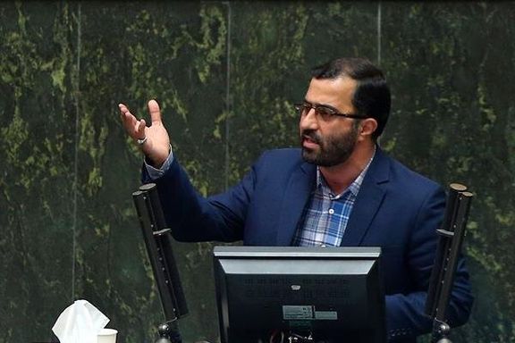 نماینده مجلس: مگر قرار است اصفهان یا شیراز را بزنیم که برد موشک ۳۰۰ کیلومتر باشد؟