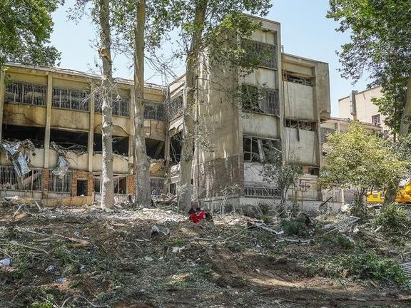 گزارشی از وضعیت زندانیان اوین؛ زندانیان را با دستبند و پابند و زنجیر منتقل کردند