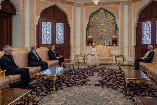 سي بي إس نيوز: تقدم في المباحثات العُمانية الإيرانية بشأن إعادة فتح مضيق هرمز